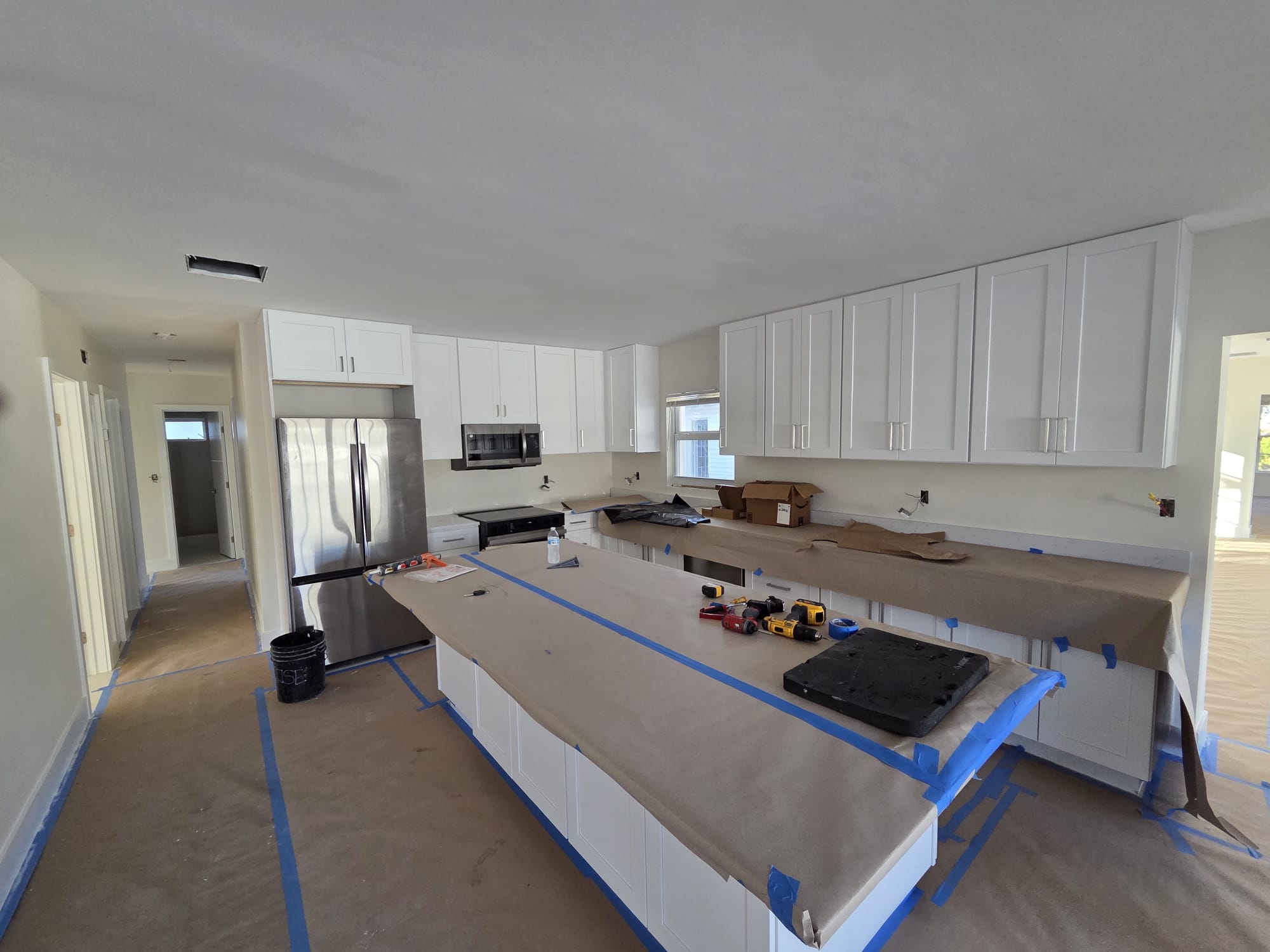 Custom kitchen cabinetry by COPLASA
